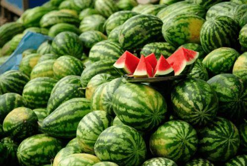 厦门网红吃瓜事件真相是真的吗,真相揭秘，还原事件始末