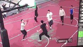 网红篮球场吃瓜事件视频,一场引发热议的篮球场风波