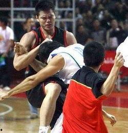 网红篮球场吃瓜事件视频,一场引发热议的篮球场风波